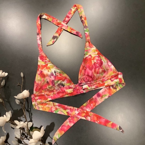 BECCA by Rebecca Virtue Floral Halter Bikini Top Pink Basket Weave Resin Center - Picture 1 of 11